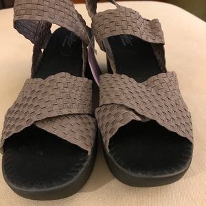 Women’s wedge sandals